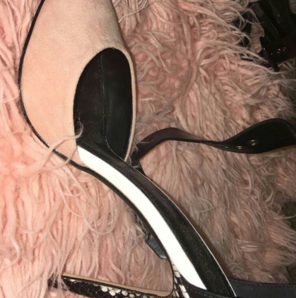 NEW Pointed Toe Blush Snakeskin Heels - Picture 2 of 5